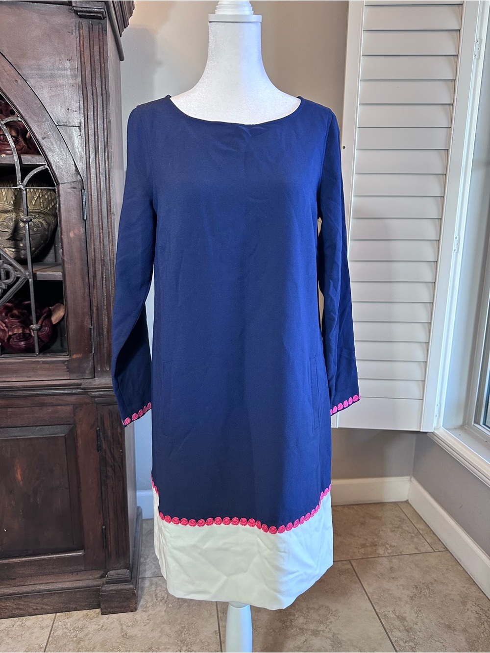Vineyard Vines Navy Shift Dress with Pink Trim and White Hem, Size XS, Like New